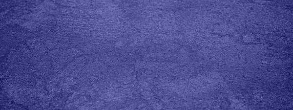 La couleur de 2022, Very Peri. Plâtre texturé, fond violet rugueux pour le design. Bannière abstraite avec espace pour le texte — Photo