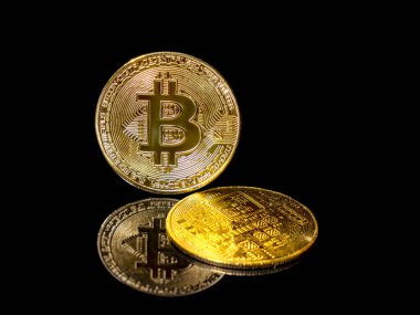 Bitcoin altın para. Kripto para sanal para BTC. Engelleme teknolojisi, Bitcoin madencilik konsepti. Borsa Konsepti