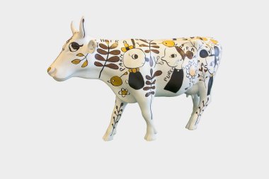 büyük inek bebek beyaz zemin üzerine