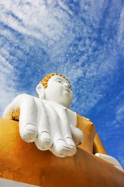 Mavi gökyüzü ile Big buddha — Stok fotoğraf
