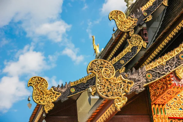Telhado do templo em Chiangmai Tailândia — Fotografia de Stock
