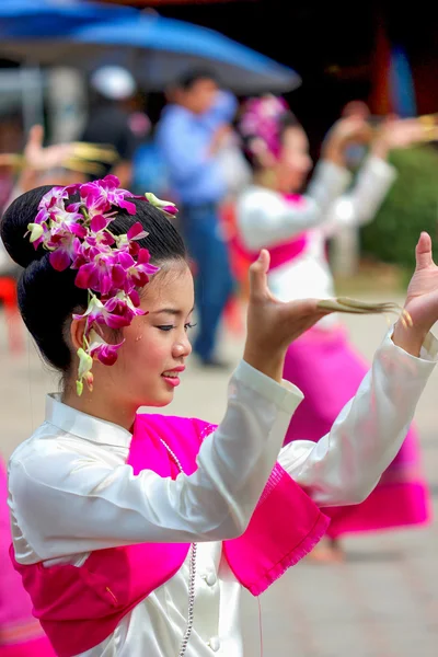 泰国佛教女孩舞蹈 — 图库照片