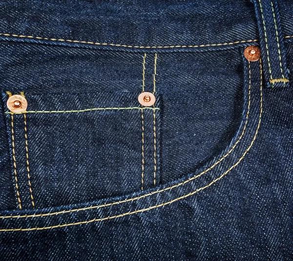 Mavi jeans cebinde. — Stok fotoğraf