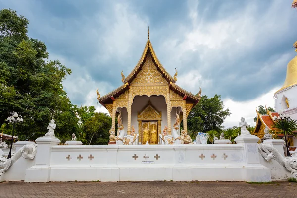 Wat pha dara bhi rom tempel gelegen in het westelijke deel van de o — Stockfoto