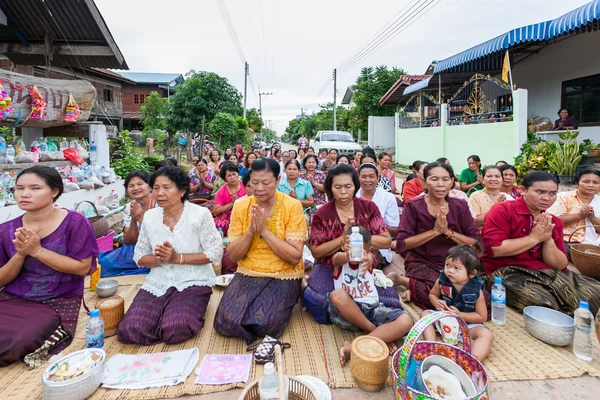 Chaiyaphum, Thajsko květen 15: neznámý, buddhisté modlit k — Stock fotografie