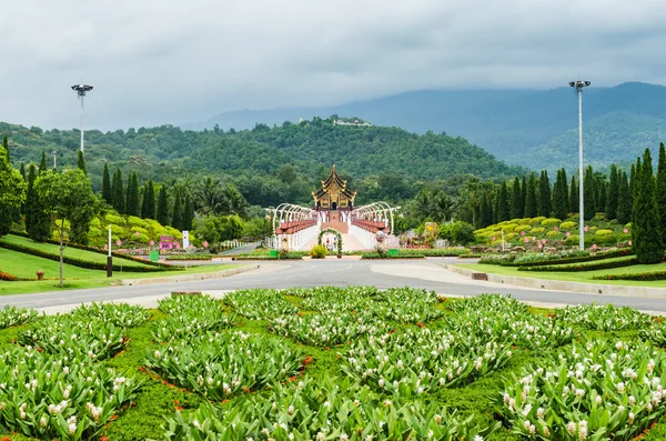 Traditionelle thailändische Architektur im Lanna-Stil, königlicher Pavillon — Stockfoto