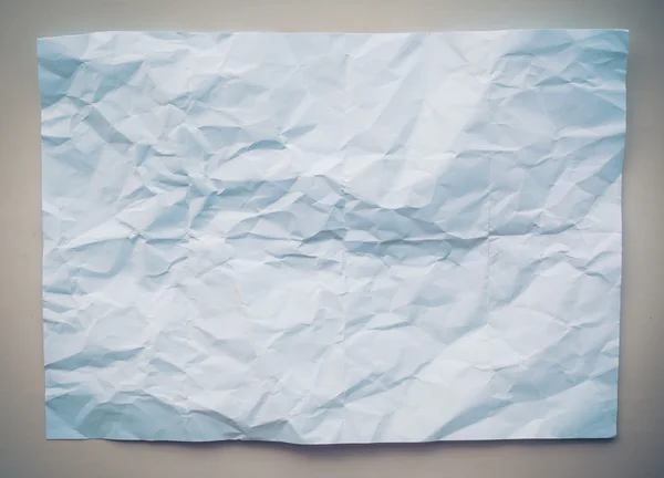 Witte verfrommeld papier op grijze achtergrond geïsoleerd — Zdjęcie stockowe
