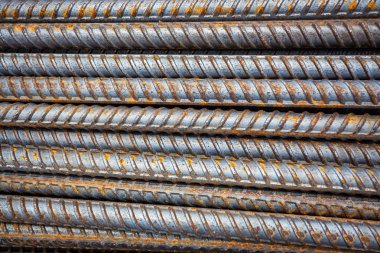 Armatür oluşturmak için çelik çubukları güçlendirmekte