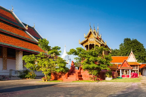 Wat phra dat hariphunchai was een maatregel van de lamphun, thailand — Stockfoto