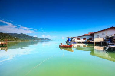 Tayland denizde teknede Orang