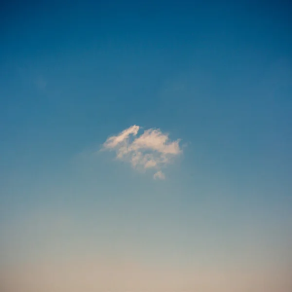 Blauwe lucht en de wolken vintage — Stockfoto