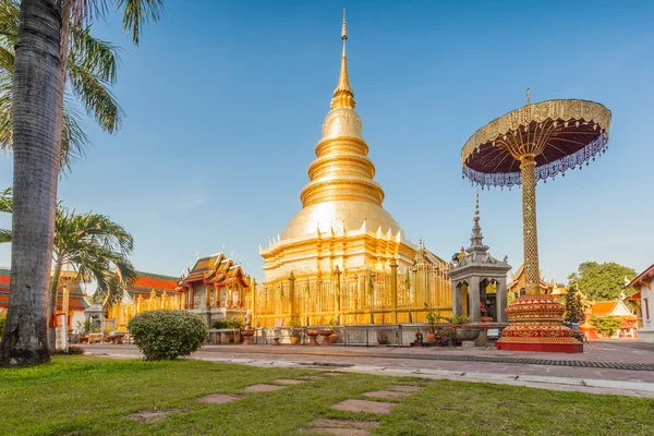 Wat phra que hariphunchai era una medida del Lamphun, Tailandia — Foto de Stock