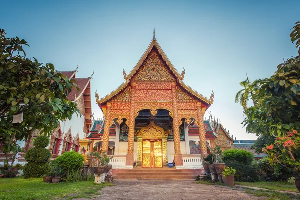 Wat phra que hariphunchai era una medida del Lamphun, Tailandia —  Fotos de Stock