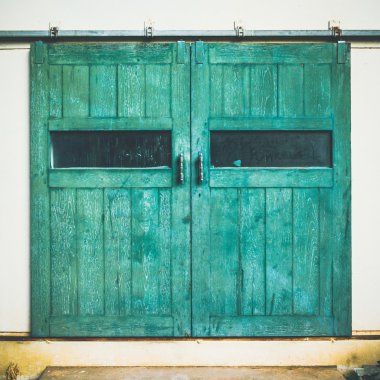 Yeşil çimento duvar Vintage kapı