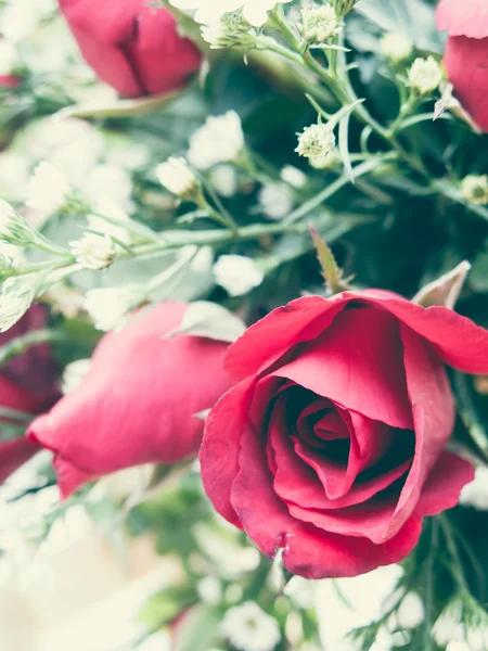 Buquê de rosas vermelhas para vintage — Fotografia de Stock