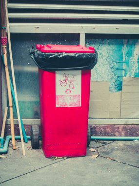 geri dönüşüm kutusu