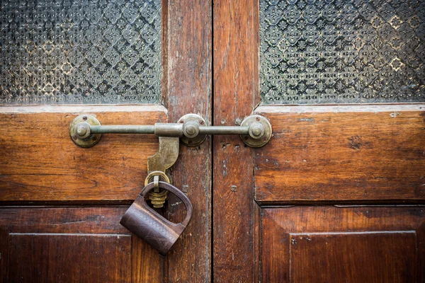Closeup old door with lock in grungy style and wood texture. — Stock Photo, Image