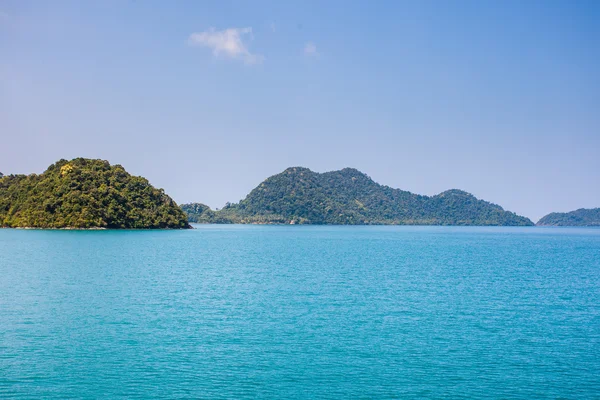 Azul mar koh chang isla playa en trat, tailandia — Foto de Stock