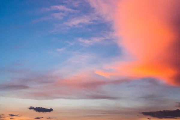 Prachtige zonsondergang voor natuurlijke achtergrond — Stockfoto