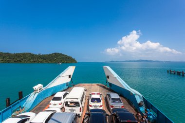 Trat, Tayland - 25 Ekim: koh chang gelen turistler karaya git 