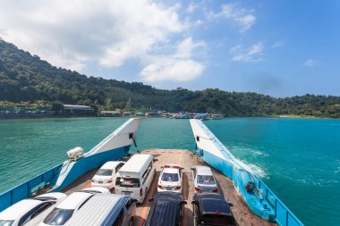 Trat, Tayland - 25 Ekim: koh chang gelen turistler karaya git