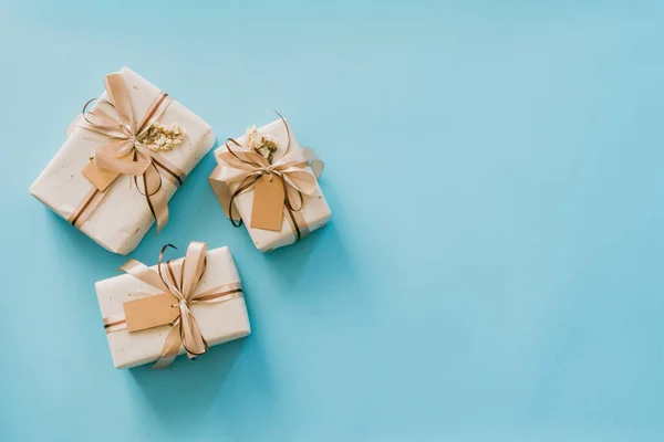 Caixas Presente Papel Artesanal Definidas Fundo Azul Com Espaço Cópia — Fotografia de Stock