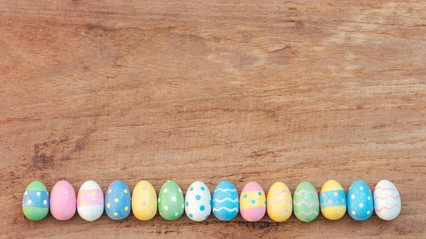 Buntes Osterei Auf Rustikalem Altem Holzgrund Ansicht Oben Mit Kopierraum — Stockfoto