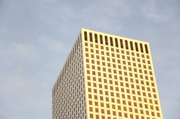 Topo do edifício de concreto moderno — Fotografia de Stock