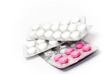 beyaz zemin üzerine antibiyotik