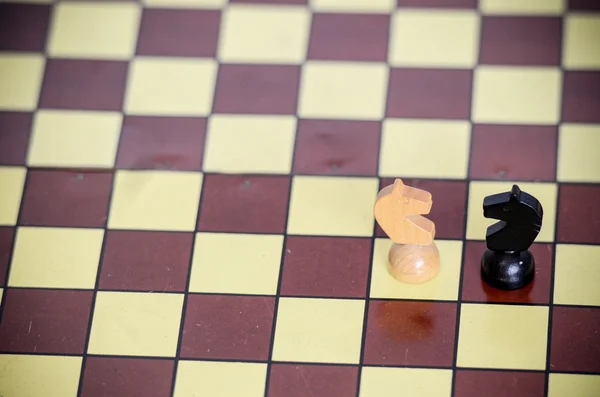 Caballos en tablero de ajedrez —  Fotos de Stock