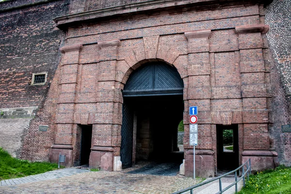 Huge fortress gate — Stock Photo, Image