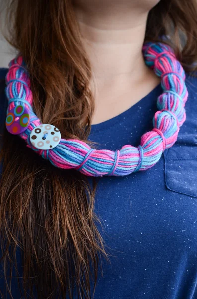 Collier coloré artisanal, modèle brune — Photo