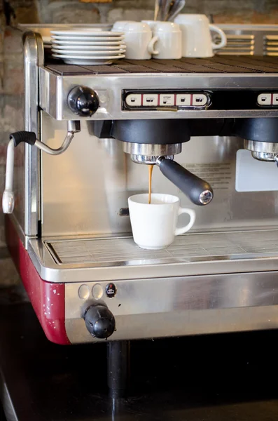 Máquina de café expresso na casa de café — Fotografia de Stock