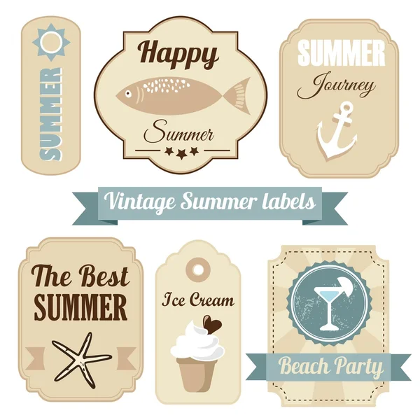 Lindo conjunto retro de etiquetas de vacaciones de verano con ancla, bebida, helado, cintas y otros elementos, ilustración vectorial — Vector de stock