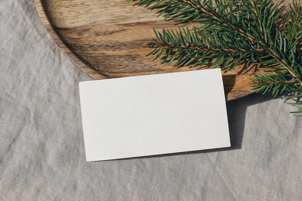 Closeup Blank Textured Business Card Invitation Mockup Wooden Plate Green — Stock Photo, Image