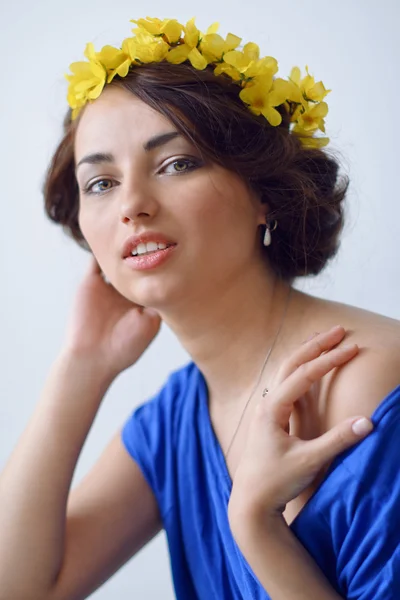 Beautiful young woman with flowers in her hair — Stock Photo, Image