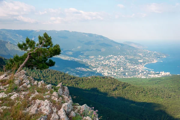 Vista desde los acantilados en las montañas de Crimea — Foto de Stock