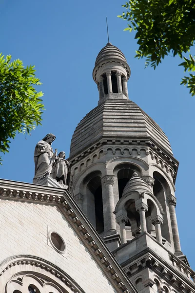 Iglesia católica en la plaza de París — Foto de Stock