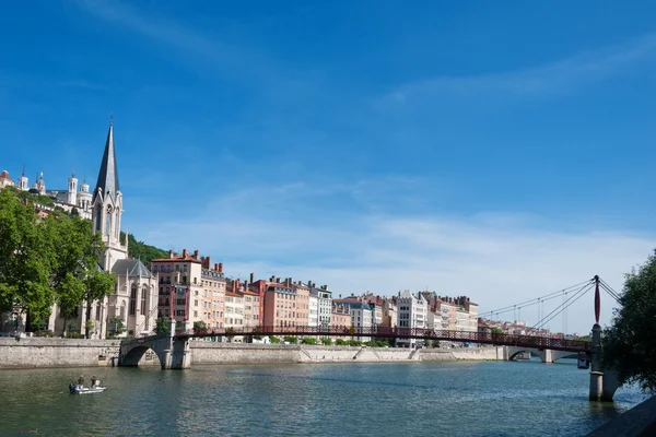 Ponte e bairro residencial em Lyon — Fotografia de Stock
