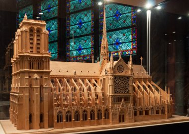 notre dame modeli. Paris