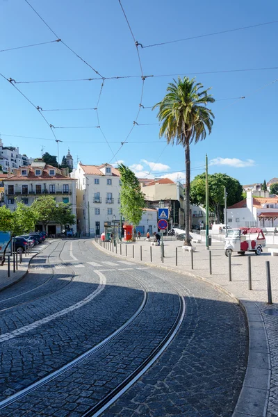 Street i en gammal europeisk stad, Lissabon — Stockfoto