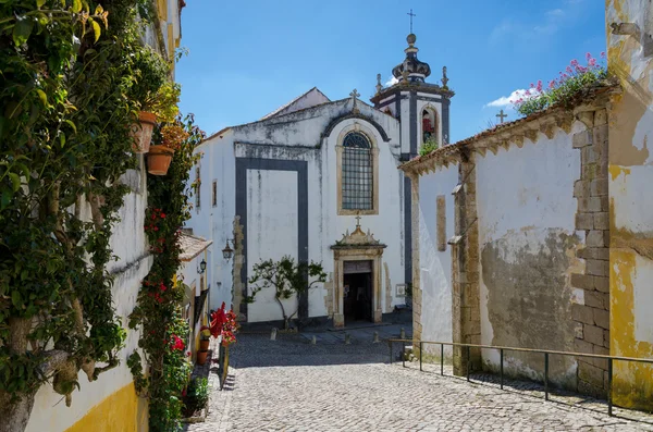 Europejska wieś. wąskie uliczki Óbidos, Portugalia — Zdjęcie stockowe