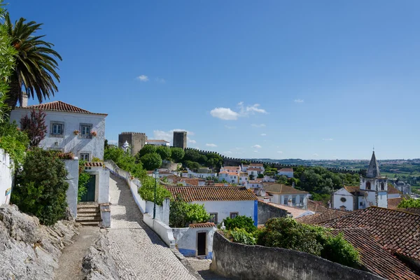 Vista del pueblo europeo desde la colina. Obidos, Portugal —  Fotos de Stock