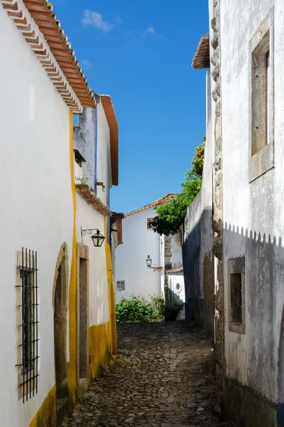 Pueblo europeo. Calles estrechas de Obidos, Portugal —  Fotos de Stock