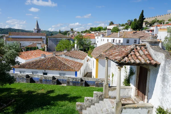 Evropské vesnice pohled z kopce. Obidos, Portugalsko — Stock fotografie