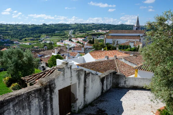 Vista del pueblo europeo desde la colina — Foto de Stock