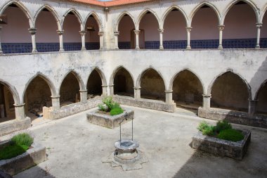 Courtyard bir ortaçağ kalesi