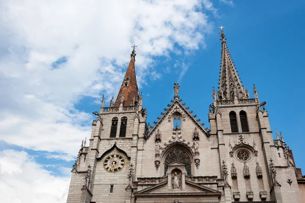 Iglesia católica en la plaza de Lyon, Francia — Foto de Stock
