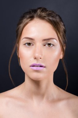 ? parlak makyaj ile güzel çıplak kız portresi kaybetmek