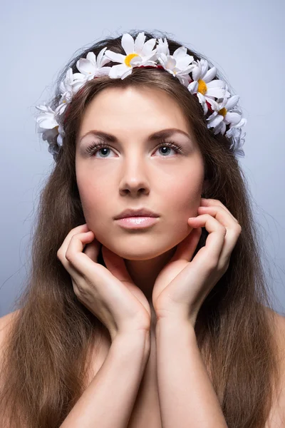 Xolose portrait de belle fille nue avec un maquillage léger et fl — Photo